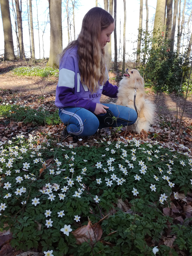 Tochter mit unserem Hund 'Aggi'